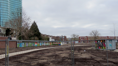912439 Gezicht op het voormalige parkeerterrein P1 van de Koninklijke Jaarbeurs dat tijdelijk als 'Tuin van Croese' ...
